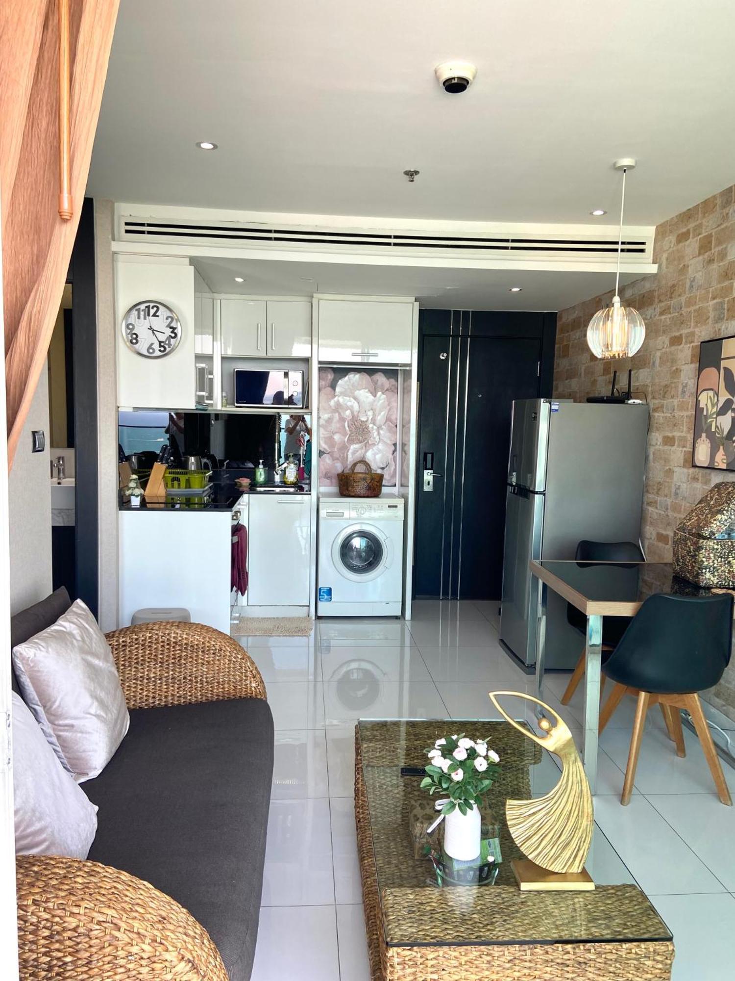 Hill And Super Seaview Apartment Pattaya